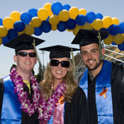 graduates3_thmb