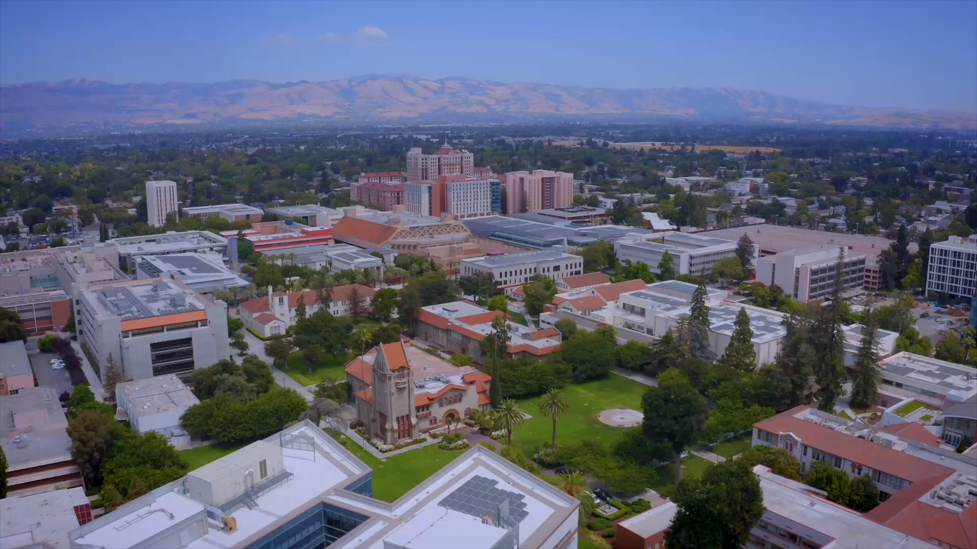 Aerial view of downtown San José and the university campus.