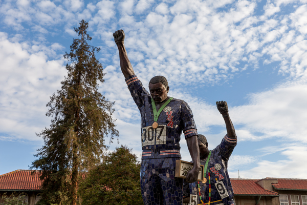 image of the victory salute statue