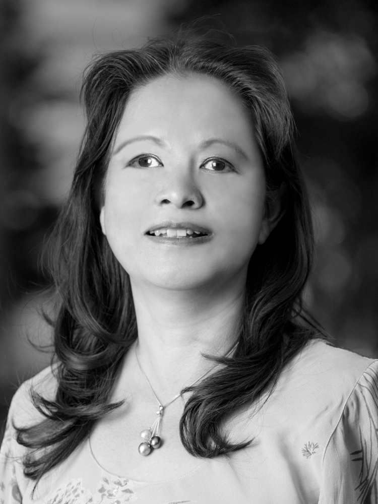 Black and white photo of Huyen Le